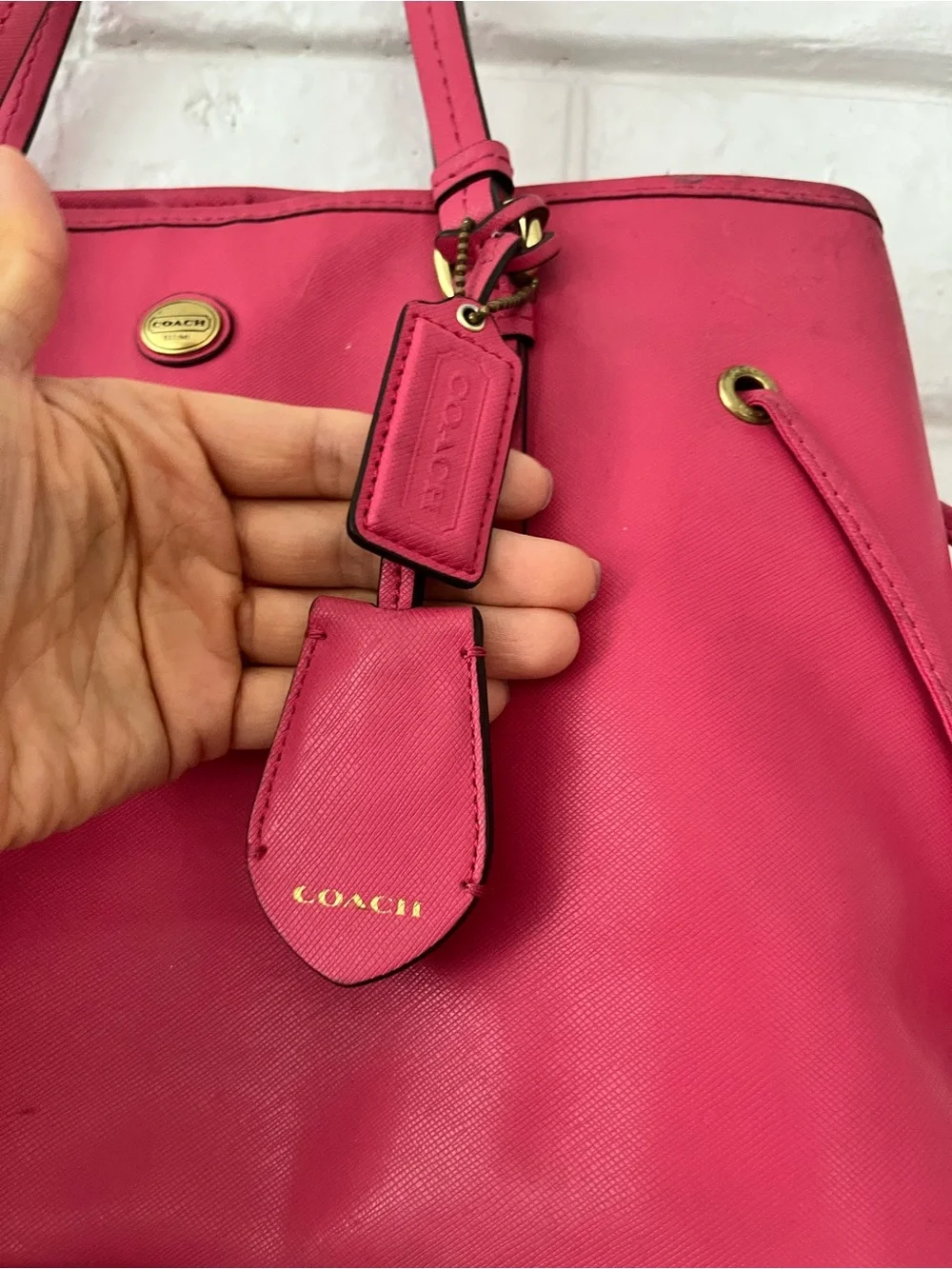 Coach Peyton Saffiano Leather Drawstring Carryall bag F29362 hangtag